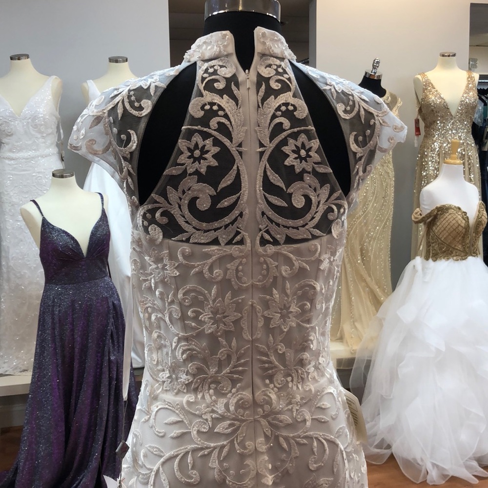 ✔️ White prom dress adorned with beads - Picture 5 of 8